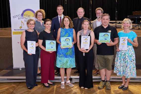 Erstmals erhielten drei Schulen eine zweite Gütesiegeltafel: die Musikvolksschule Sieghartskirchen, die Musikmittelschule Herzogenburg und das BORG Krems